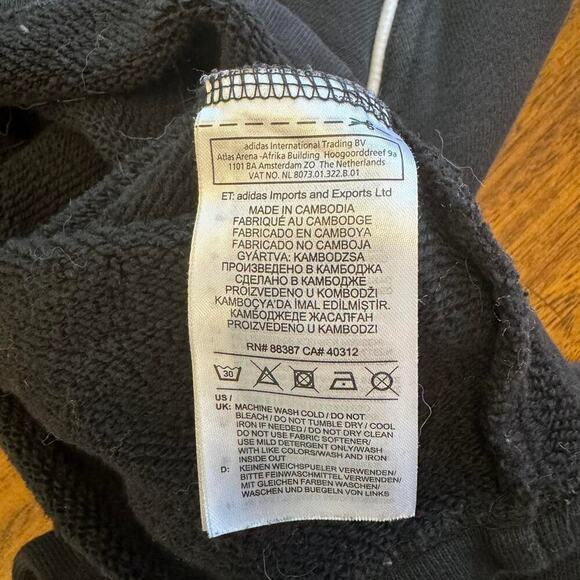 Black and white adidas cropped small - Picture 6 of 8